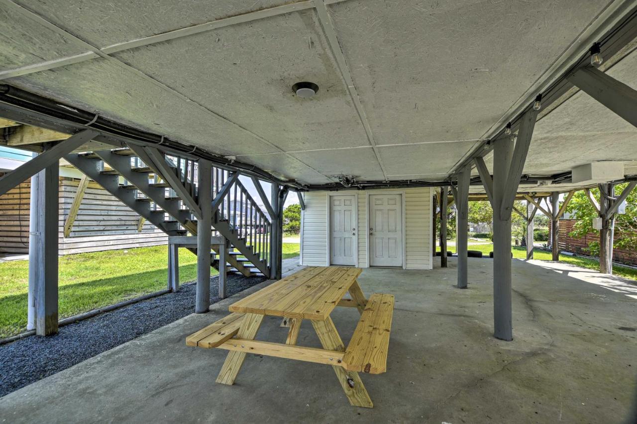 Oak Island Beach Abode With Deck Walk To Shore! Luaran gambar